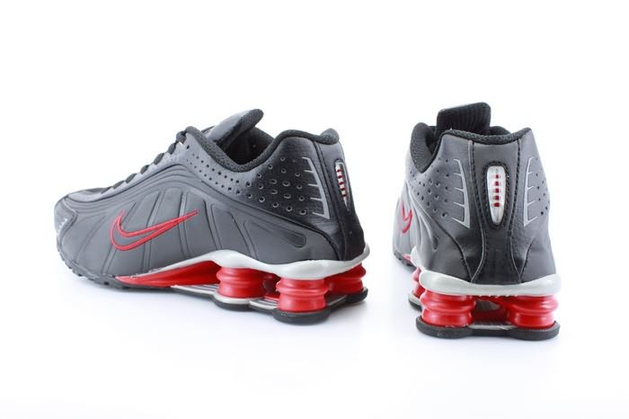 8. Giày thể thao Nike shox R4 Black Red for men - 2.984.000 đ